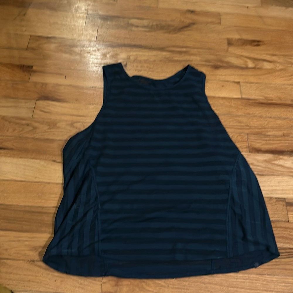 Lululemon t shirt
